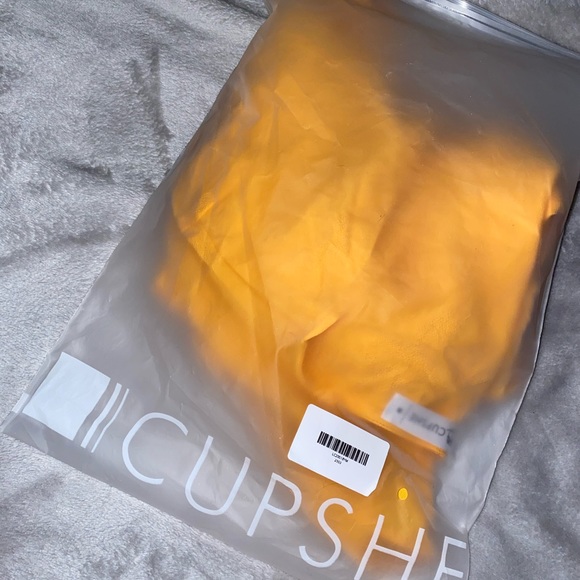 Yellow romper - Picture 3 of 3